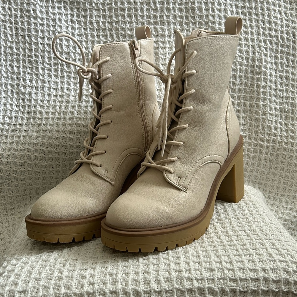 Report Chunky Boots
